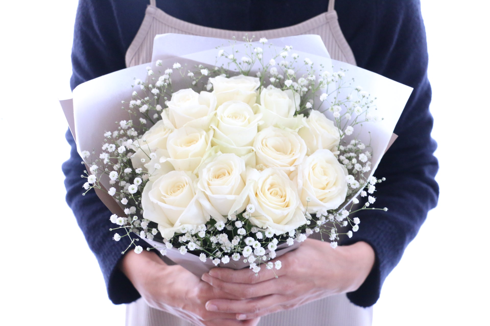 12本の白色のバラとカスミソウ（かすみ草）の花束-私の妻になって