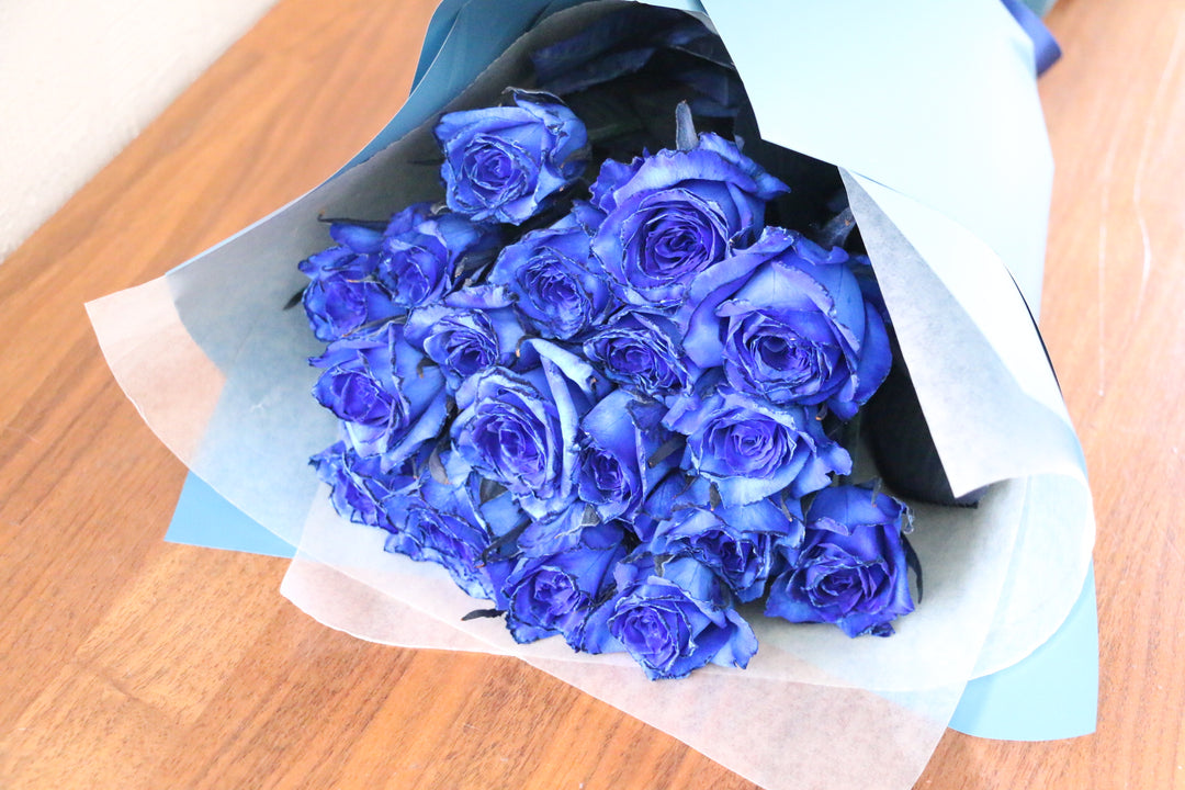 18本の青いバラの花束－誠実