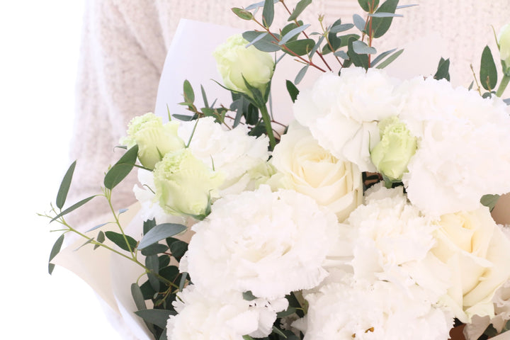 白・グリーンの花束 6,000円