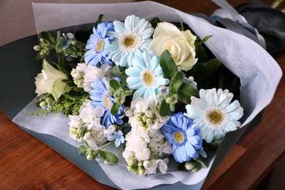 水色・青・白の花束 8,000円