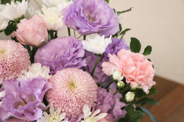 【供花】白色・ピンク色・紫色のお供えアレンジメント 8,000円