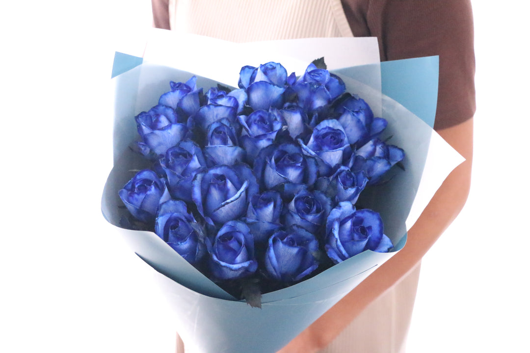 22本の青いバラの花束
