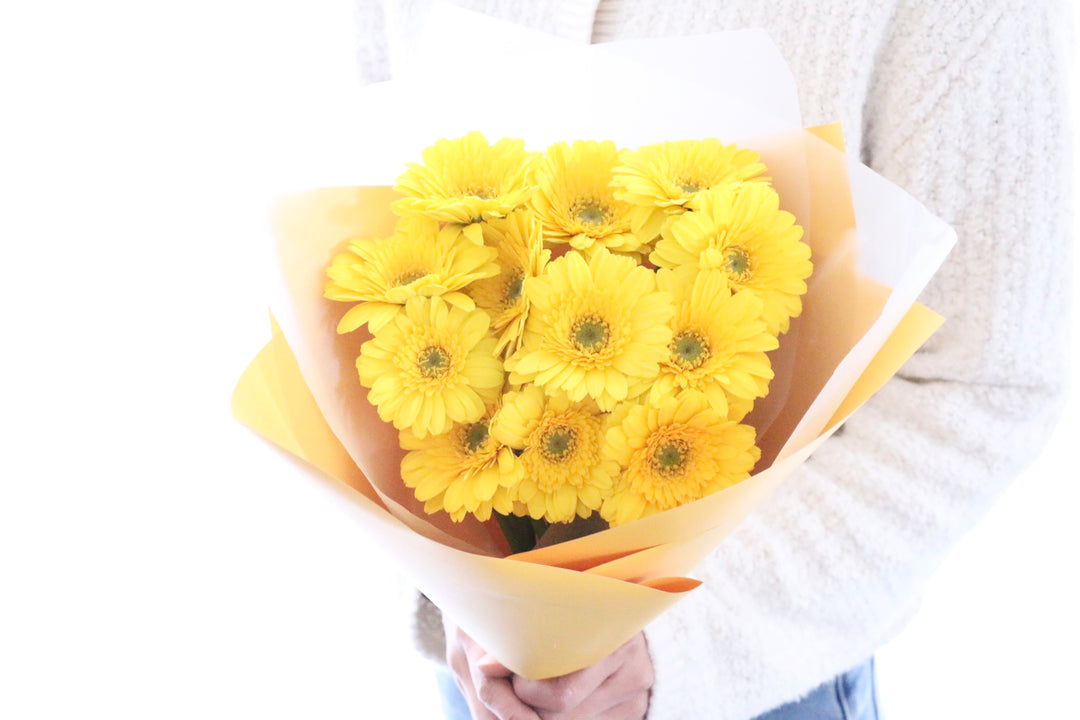黄色のガーベラの花束（12本）-私の妻になってください