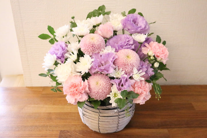 【供花】白色・ピンク色・紫色のお供えアレンジメント 8,000円