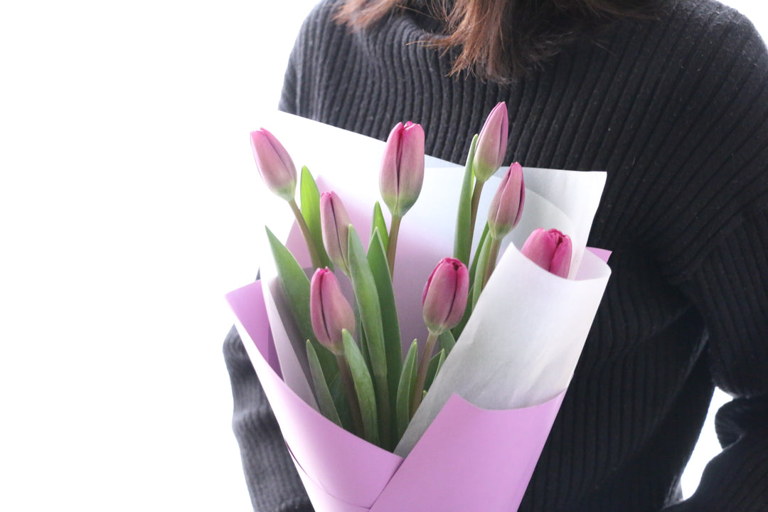 紫色のチューリップの花束（8本）