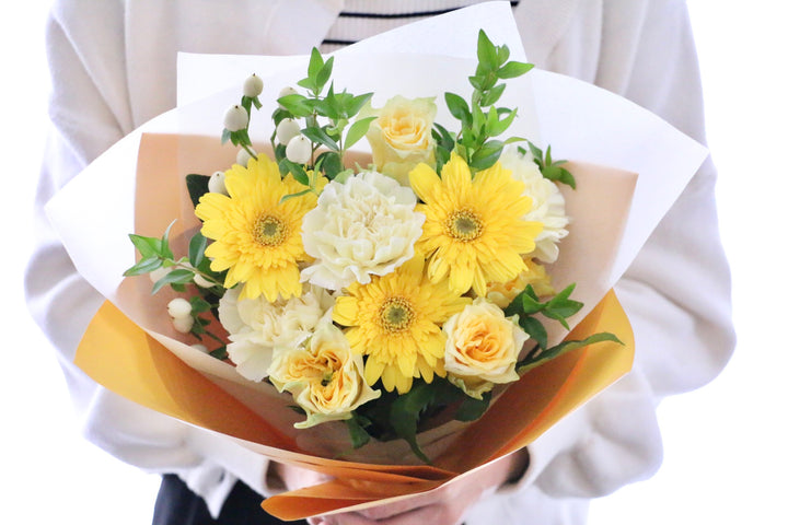 【傘寿（80歳）・米寿（88歳）祝い】黄色の花束 Mサイズ
