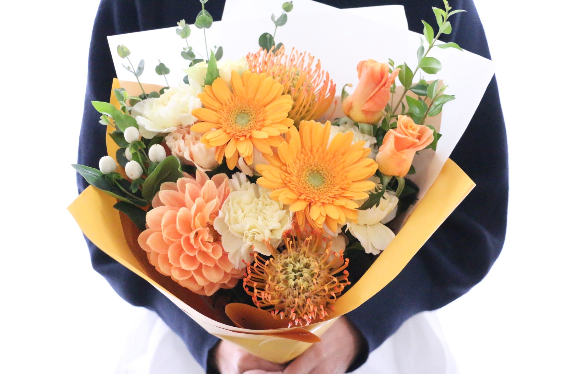 黄色・オレンジ色の花束 8,000円 – 花・花束の通販サイト｜HanaTaku