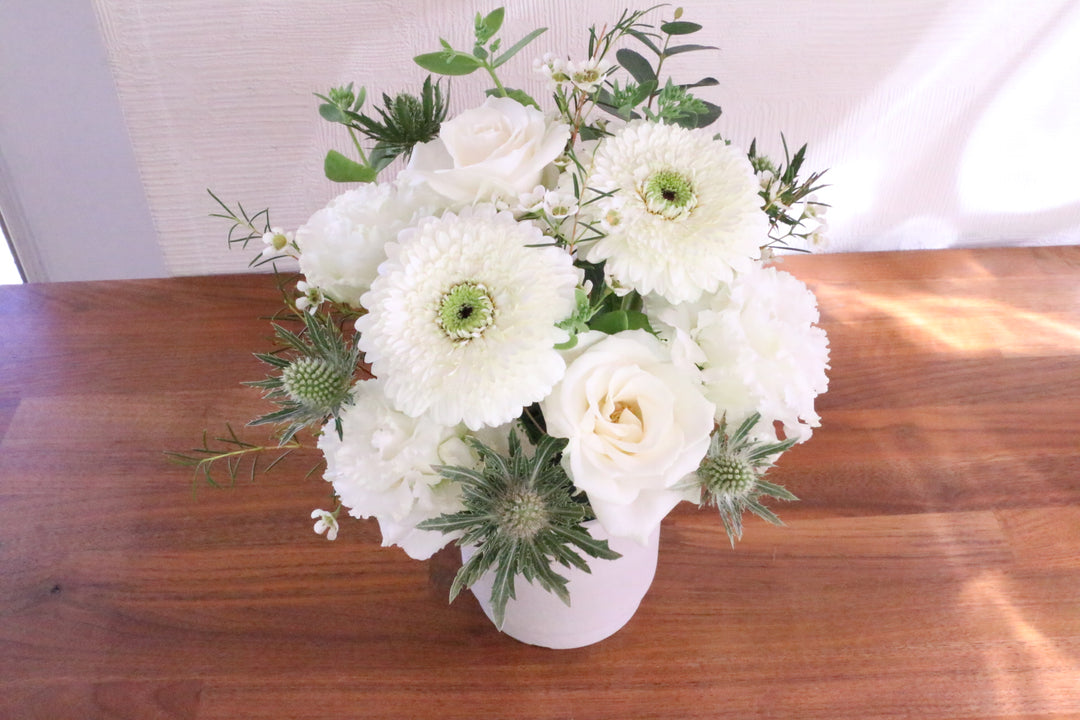 白・グリーンのアレンジメント 6,000円