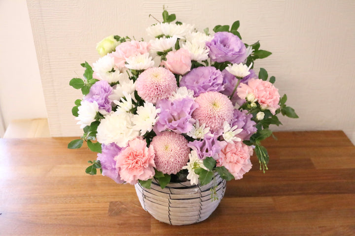【供花】白色・ピンク色・紫色のお供えアレンジメント 10,000円