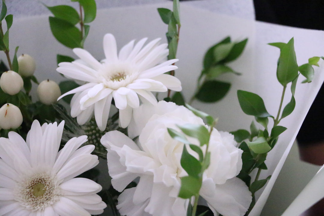 白・グリーンの花束 4,000円