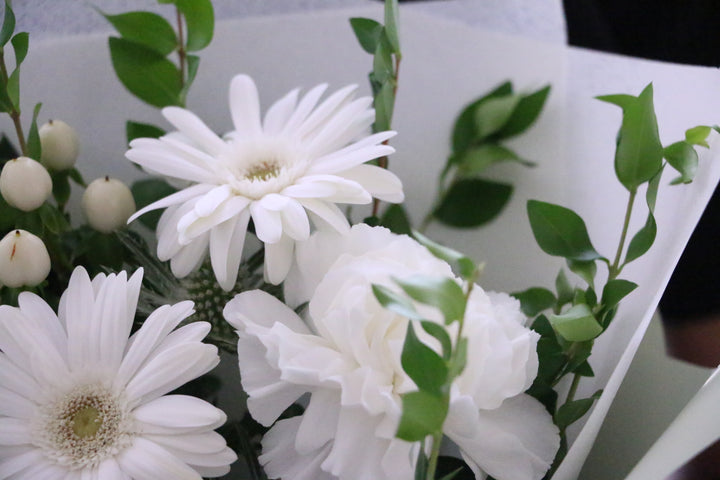 白・グリーンの花束 4,000円
