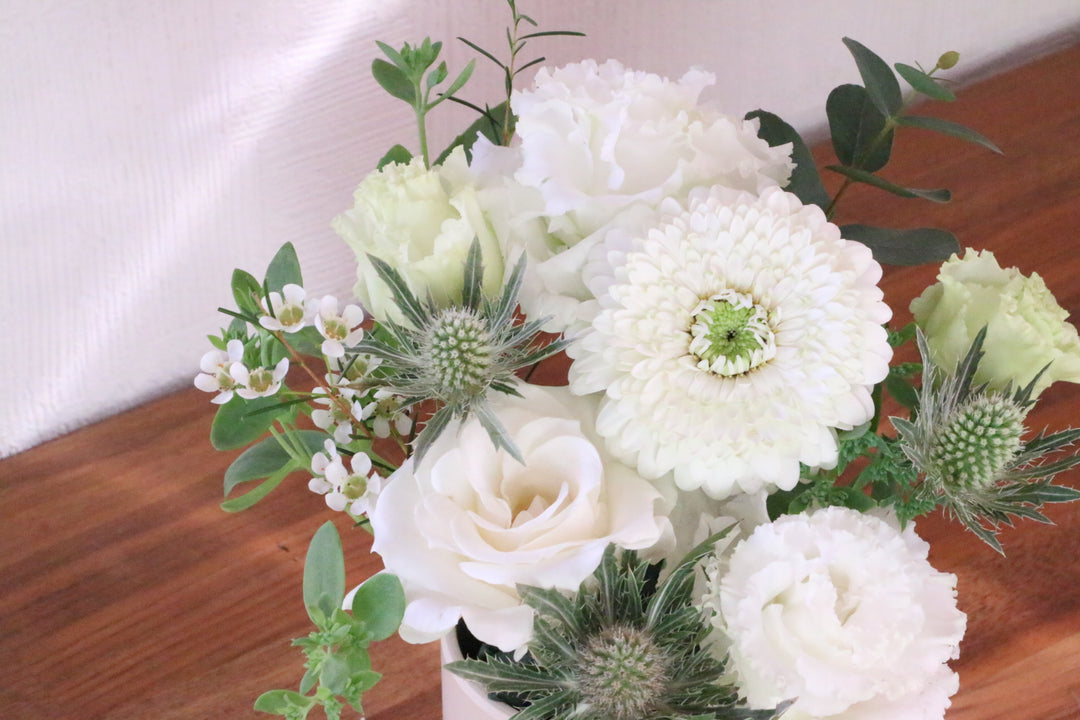 白・グリーンのアレンジメント 3,000円