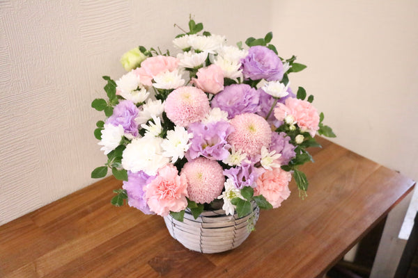 【供花】白色・ピンク色・紫色のお供えアレンジメント 10,000円