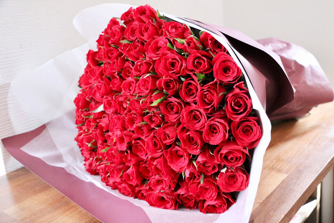 99本の赤いバラの花束
