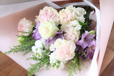 【供花】ピンク色のトルコキキョウ入り紫色・ピンク色のお供え花束　5,000円