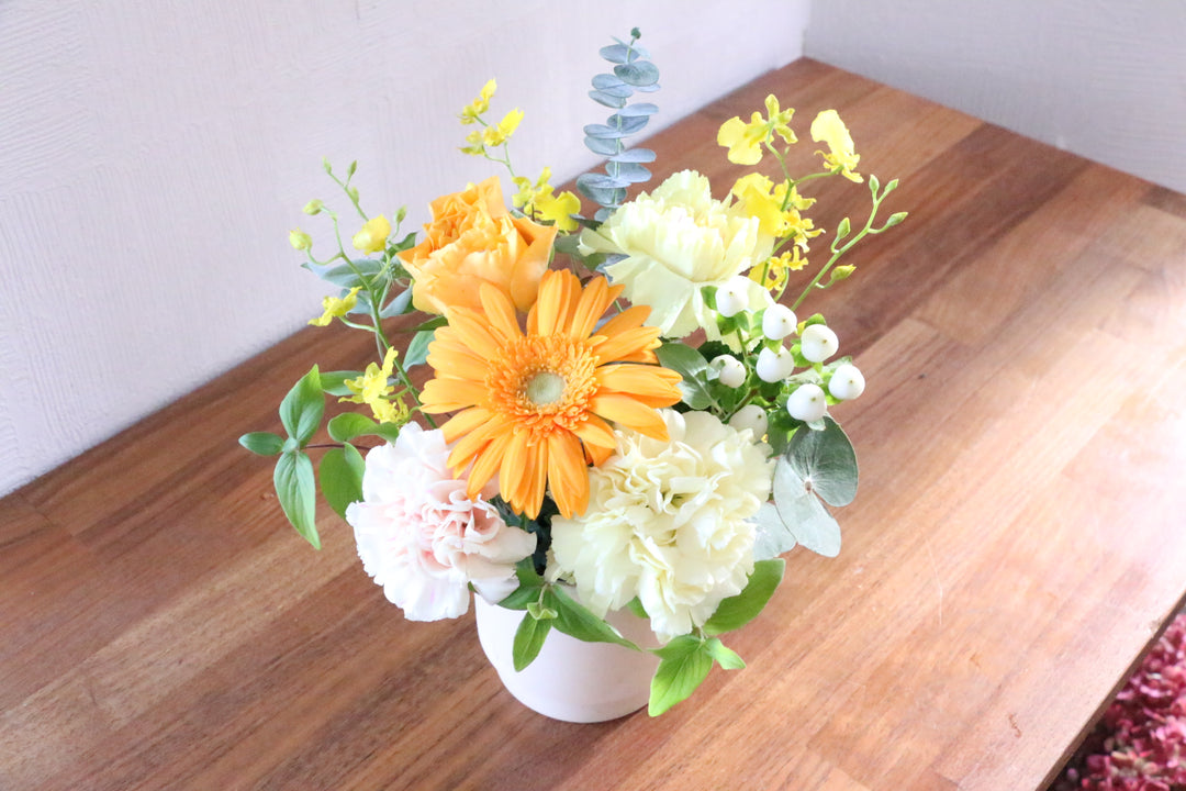 黄色・オレンジ色のアレンジメント 3,000円