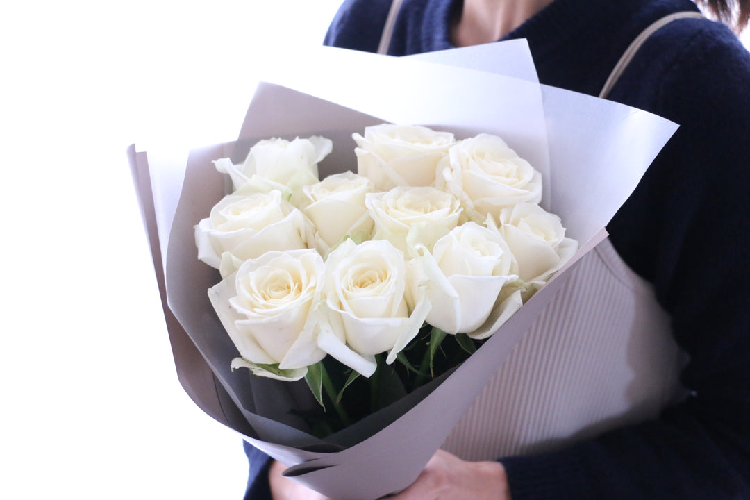 11本の白色バラの花束-最愛