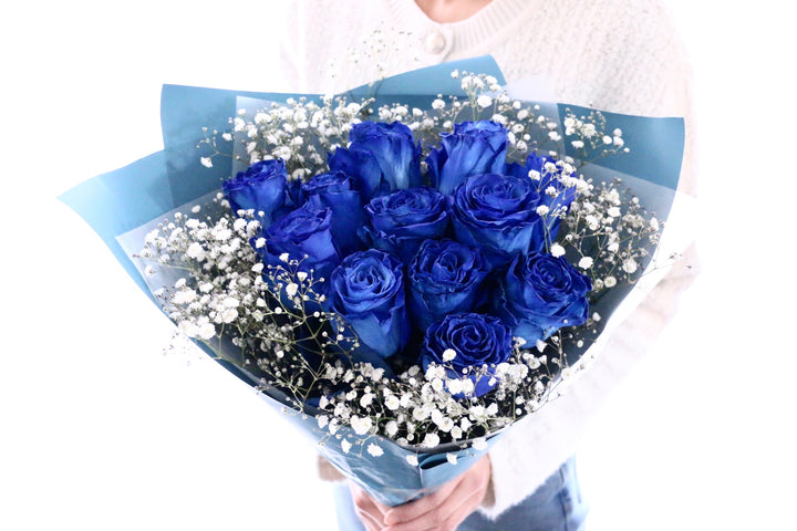 【大輪】12本の青いバラとカスミソウ（かすみ草）の花束-私の妻になってください
