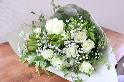 白・グリーンの花束 10,000円