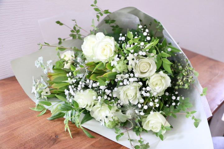 白・グリーンの花束 10,000円