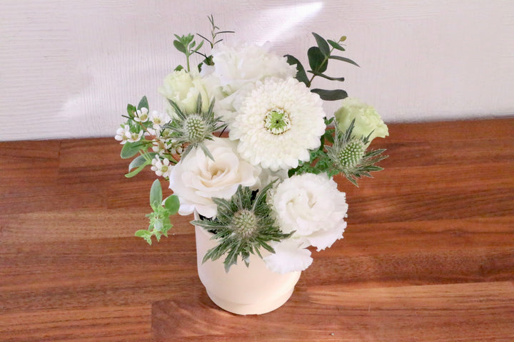 白・グリーンのアレンジメント 3,000円