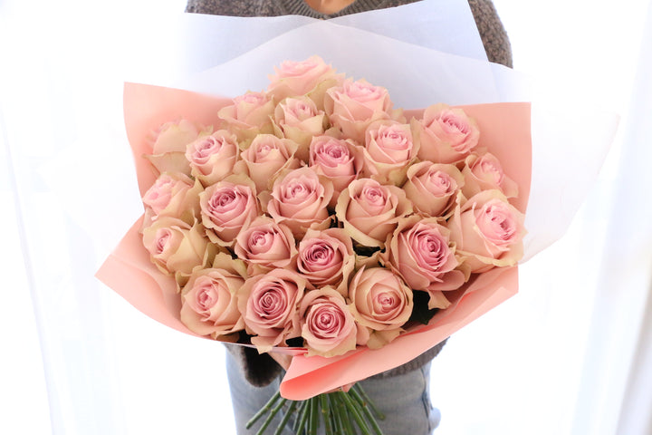 25本のピンク色のバラの花束-あなたの幸せを祈っています