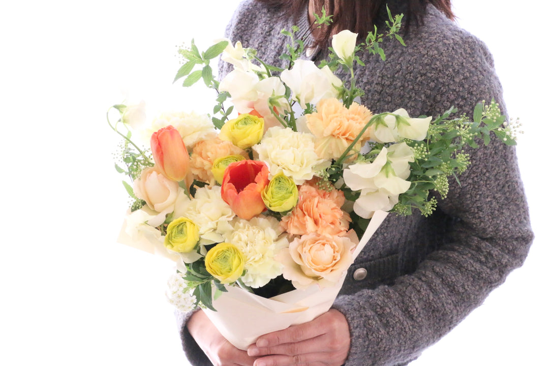 春のお花で束ねる花束 10,000円（黄色・オレンジ系）