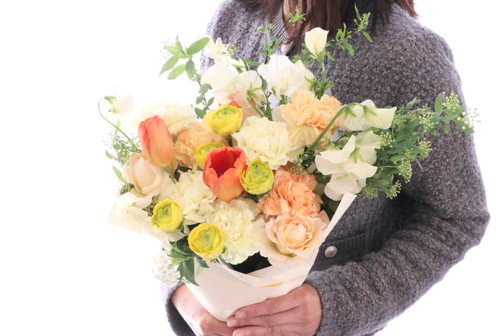 春のお花で束ねる花束 10,000円（黄色・オレンジ系）