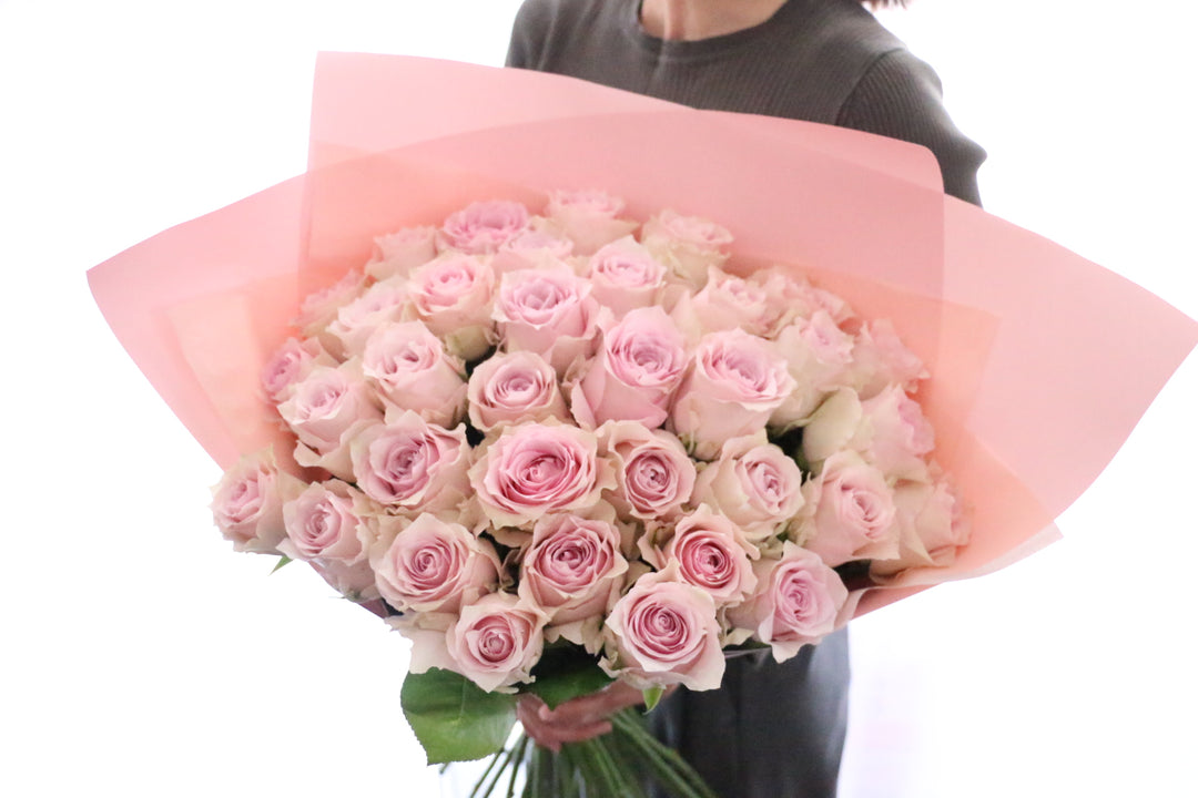 35本のピンク色のバラの花束