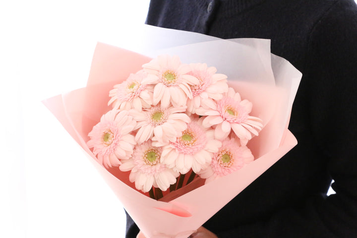 ピンク色のガーベラの花束（9本）-いつまでも一緒にいてください