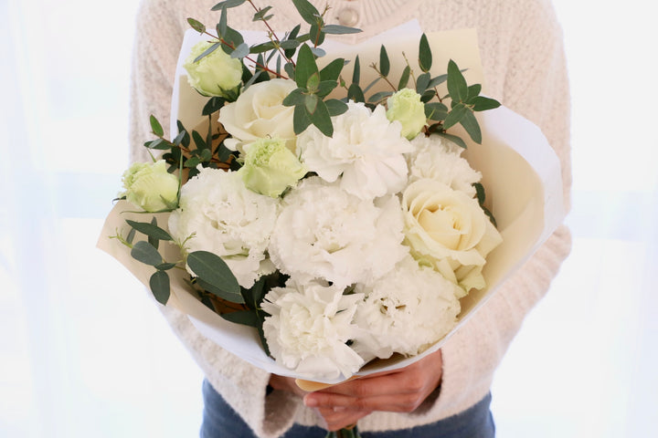 白・グリーンの花束 5,000円