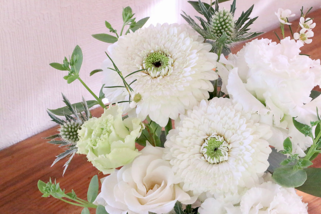 白・グリーンのアレンジメント 4,000円