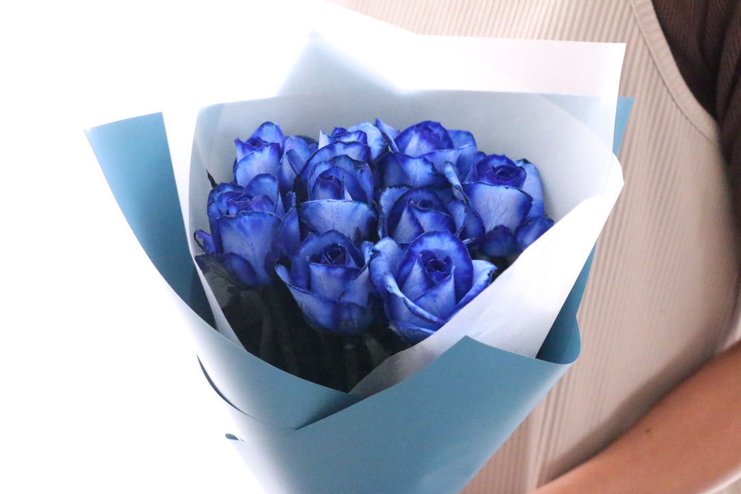 9本の青いバラの花束