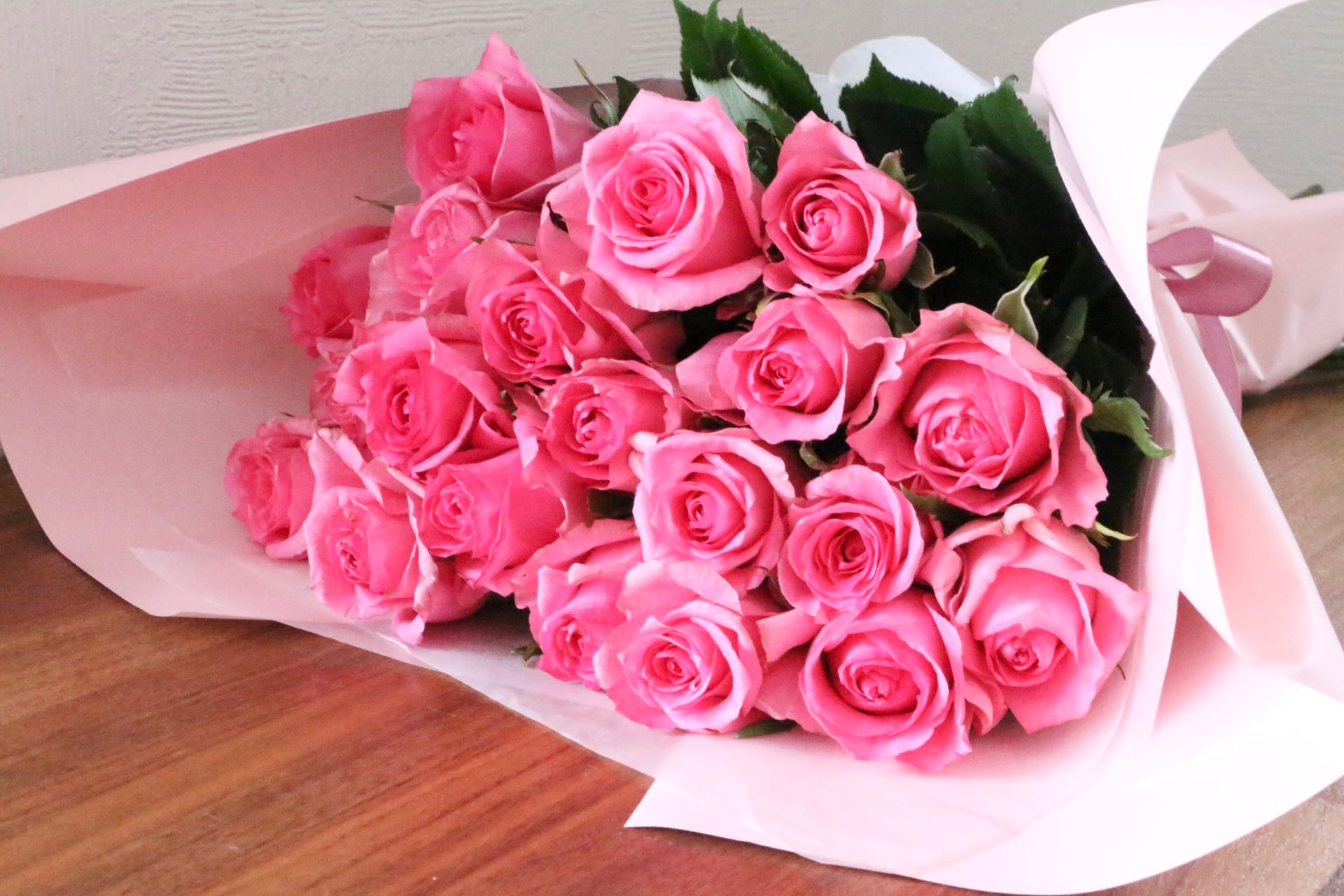 ピンクの薔薇 ピンク色バラのミックスの花束（20本） – 花・花束の通販サイト
