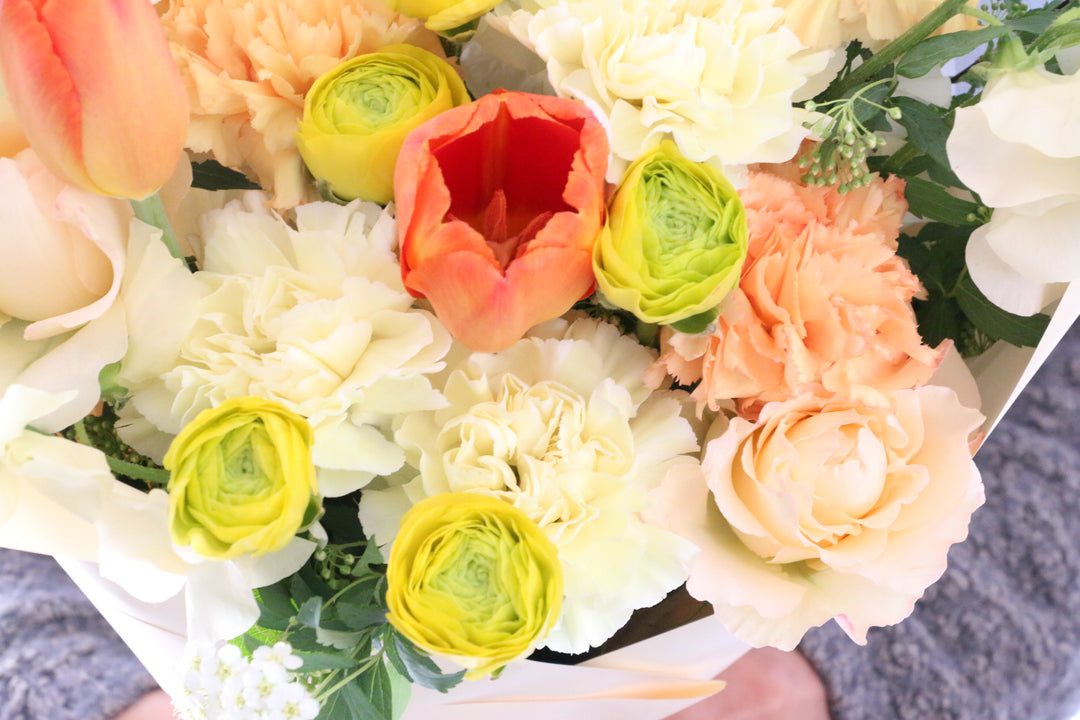 春のお花で束ねる花束 10,000円（黄色・オレンジ系）