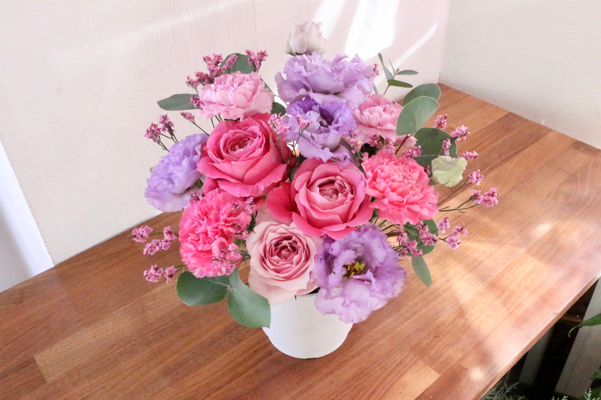 紫・ピンクのアレンジメント 6,000円 – 花・花束の通販サイト｜HanaTaku