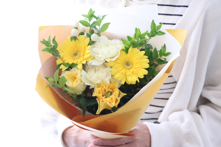 【傘寿（80歳）・米寿（88歳）祝い】黄色の花束 Sサイズ