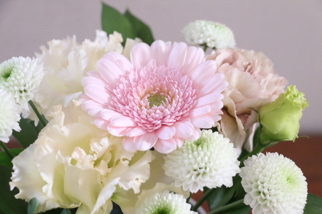 【供花】白色・ピンク色のお供えアレンジメント 3,000円