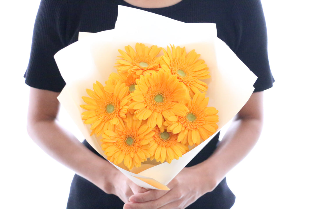 オレンジ色のガーベラの花束（8本）-あなたの思いやりに感謝します