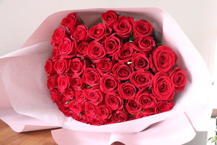50本の赤いバラの花束