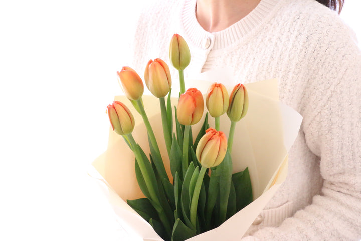 オレンジのチューリップの花束（8本）