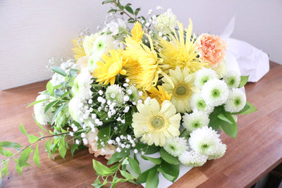 【供花】白色・黄色・オレンジ色のお供え花束 10,000円