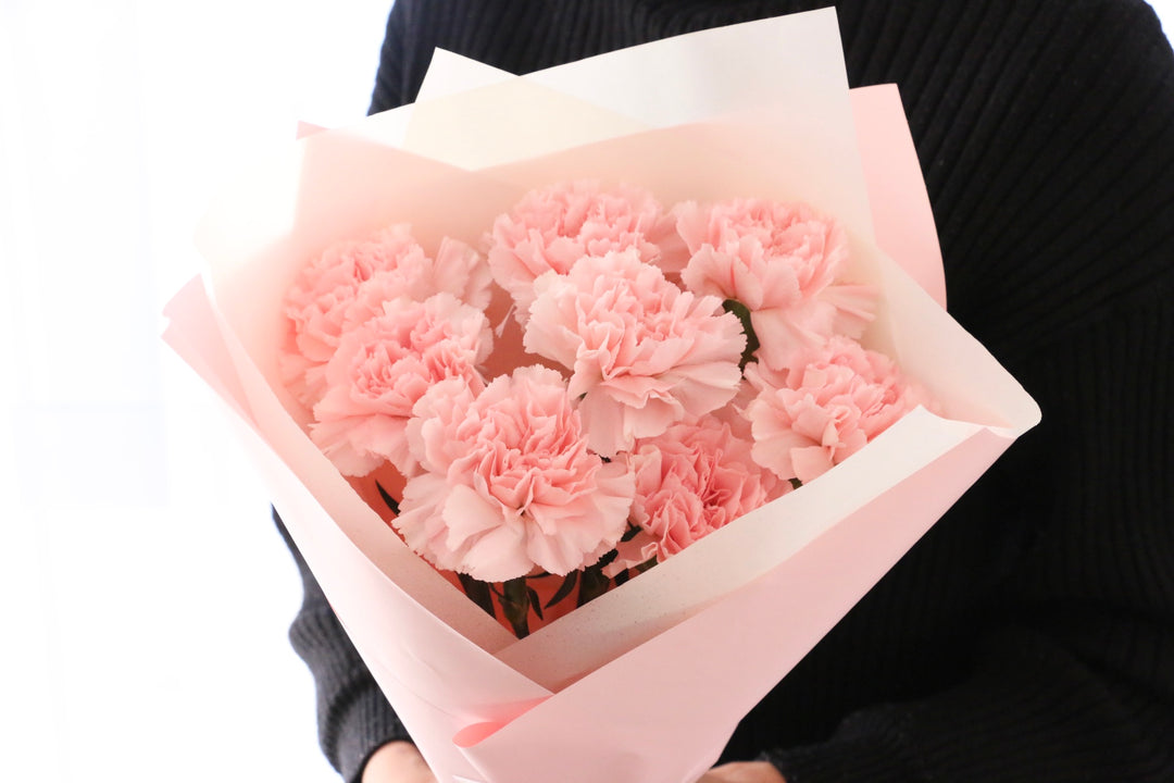 ピンクのカーネーションの花束（8本）-あなたの思いやりに感謝します