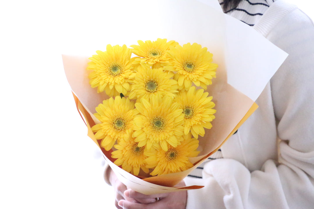 黄色のガーベラの花束（9本）-いつまでも一緒にいてください