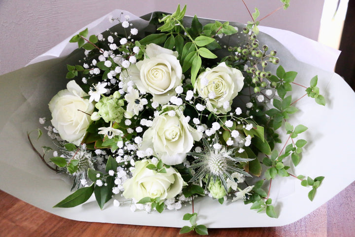 白・グリーンの花束 7,000円