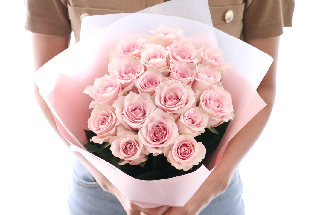 18本のピンク色のバラの花束