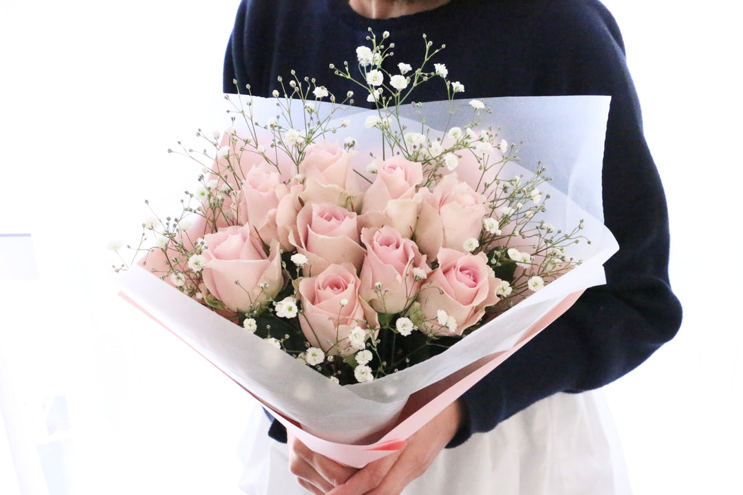 ピンク色バラ（9本）とカスミソウの花束-いつまでも一緒にいてください