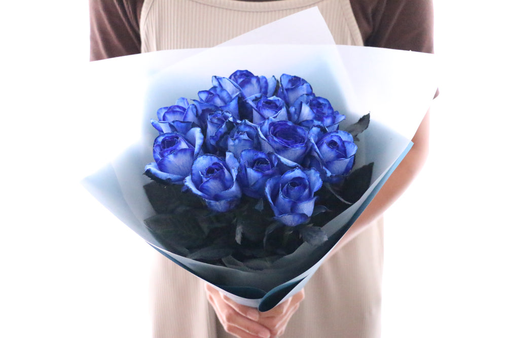 14本の青いバラの花束