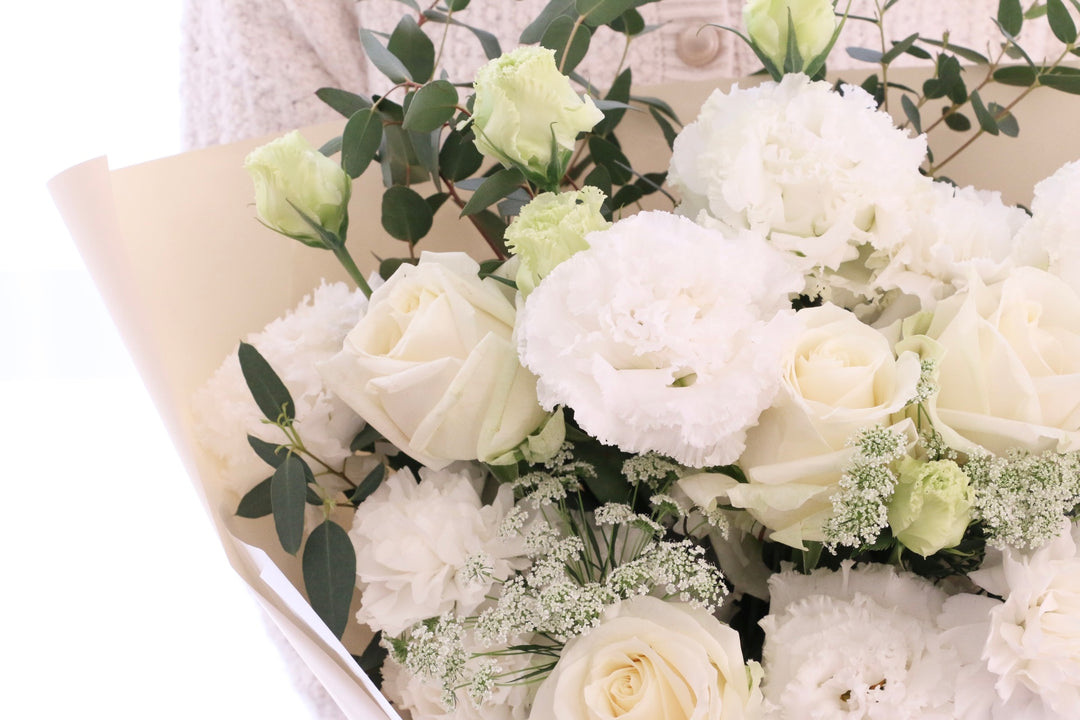 白・グリーンの花束 8,000円