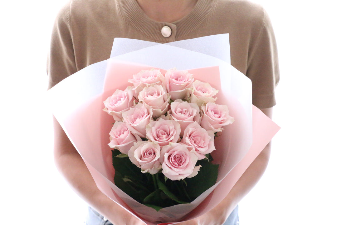 13本のピンク色のバラの花束